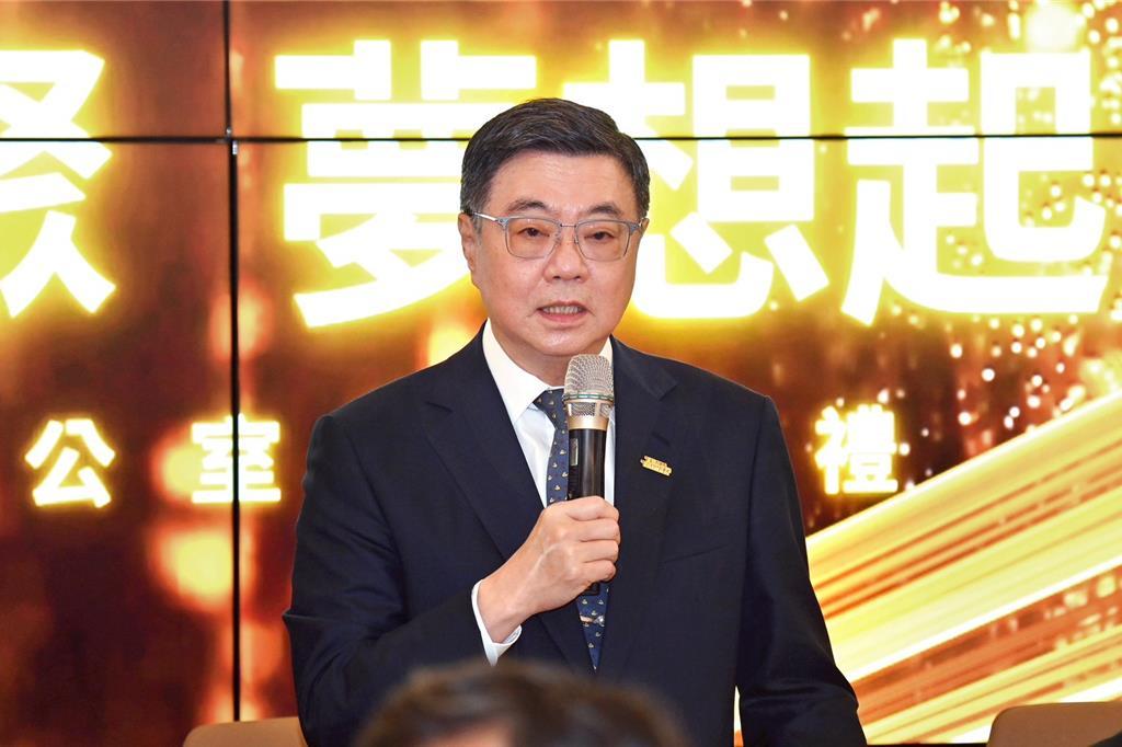 就在刚刚，台“行政院长”卓荣泰正式宣布，7月18日，台湾地区行政机构负责