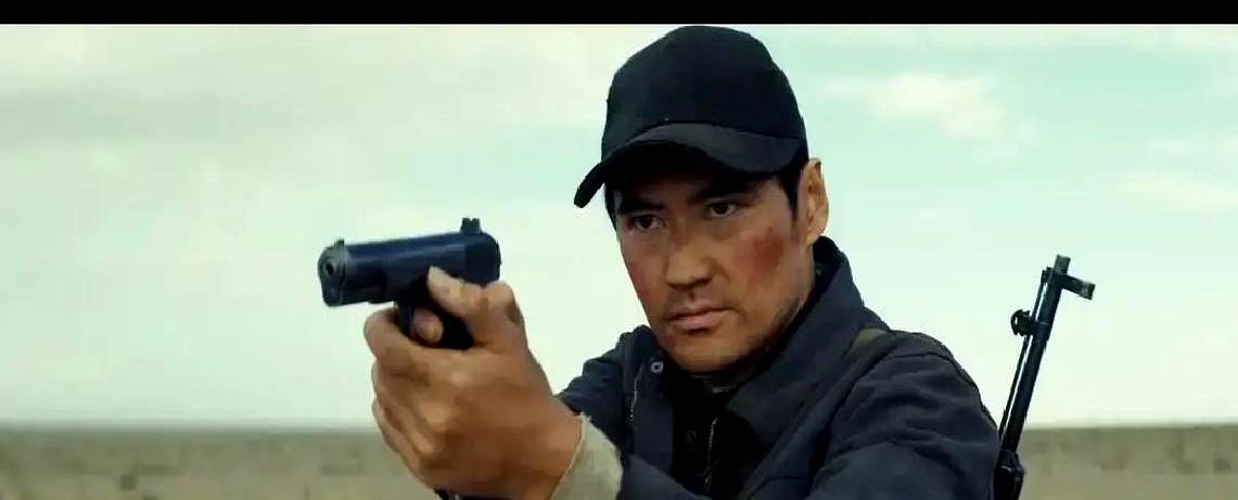 二十分钟能到的直升机，硬是没让飞。看个电视剧《生命树》，真给气着了。胡歌演