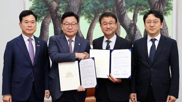 打破僵持僵局，韩国朝野就选举管理委员会特检事宜达成共识，韩国共同民主党与国民力量