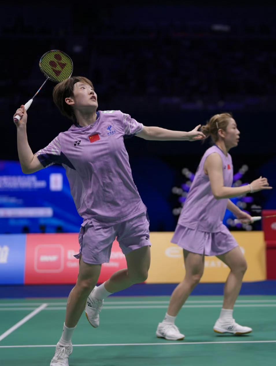 中国羽毛球大师赛女单和女双都是中韩大战，首先出场的女单韩悦已经惨败给安洗莹，还制