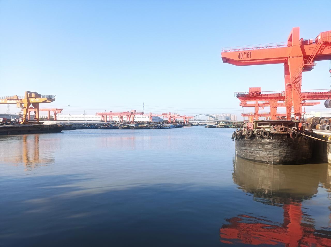 这两天，因为要考察水运发货的情况，去了京杭大运河沿途的徐州，扬州和无锡。这是