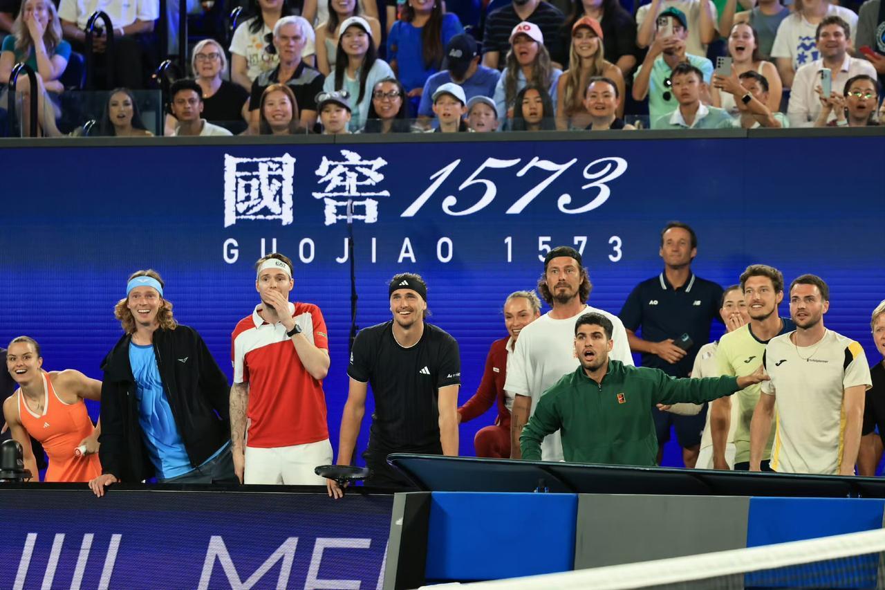 业余球员史密斯夺得澳网一球制胜冠军🏆拿到100万澳元奖金💰一路击败了包括辛纳