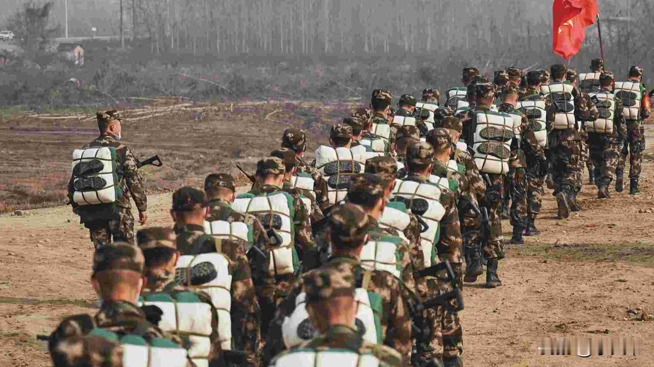 500公里拉练入伍！新兵徒步+汽车输送赴军营，两天趣事藏着热血成长。（一）