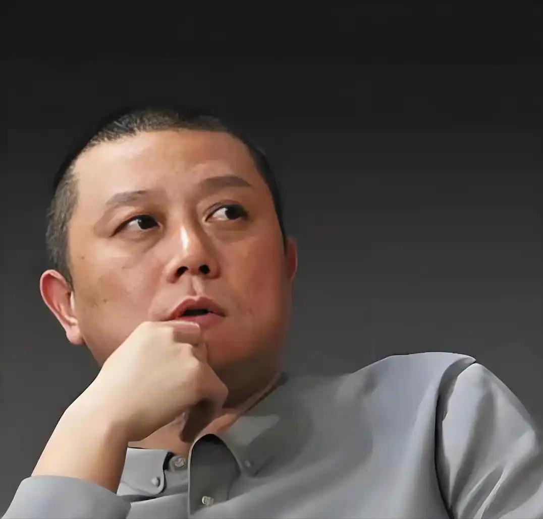 很多人以为王朔和冯小刚闹掰，是因为《甲方乙方》改编自王朔的小说却没给他署名。并非