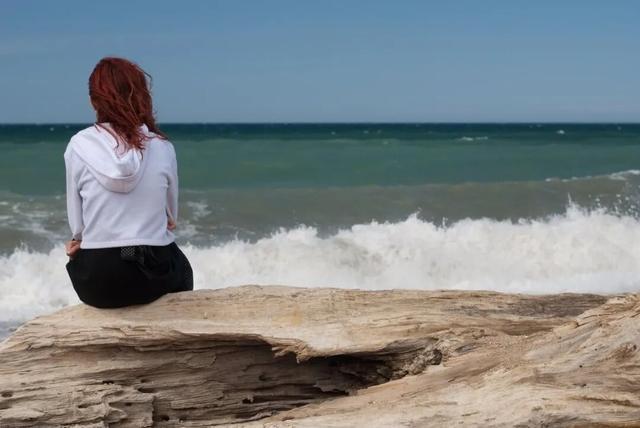 从“浸猪笼”到“上热搜”：出轨变“常态”背后，是时代在给我们的婚姻松绑还是上刑？