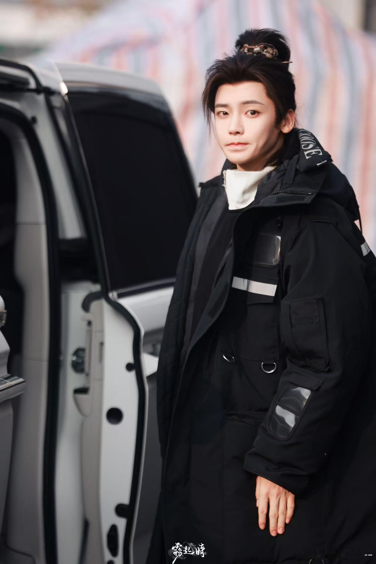 侯明昊屁股被车门夹了这个事件简直就是一个笑话，侯明昊的反应实在太逗了！生活中总