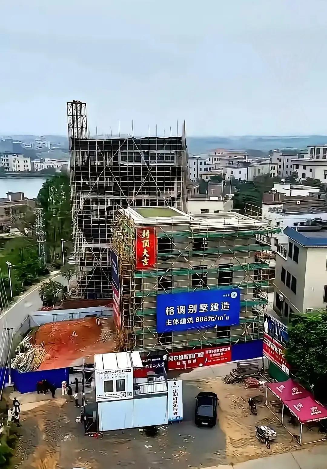 别墅送出去3年，全红婵家一分钱没拿2021年8月，全红婵一跳成名，湛江某房