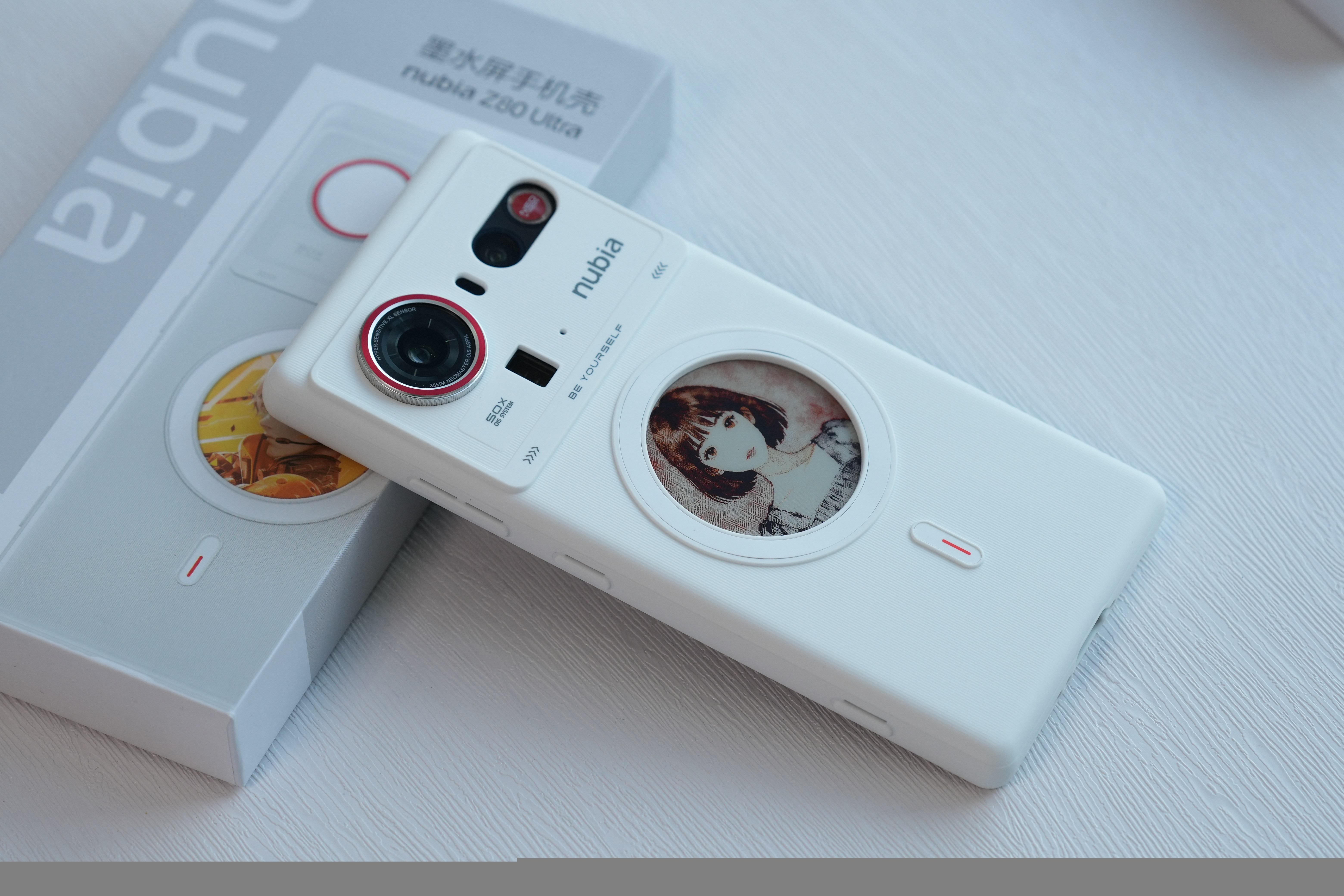 这次要安利一个很“努比亚”的小玩意。努比亚Z80Ultra推出的墨水屏手机