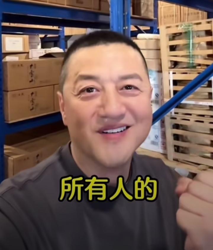 李亚鹏时来运转，贵人一个接一个！他之前欠着债，为了还钱又是直播卖茶叶又是卖酒，活