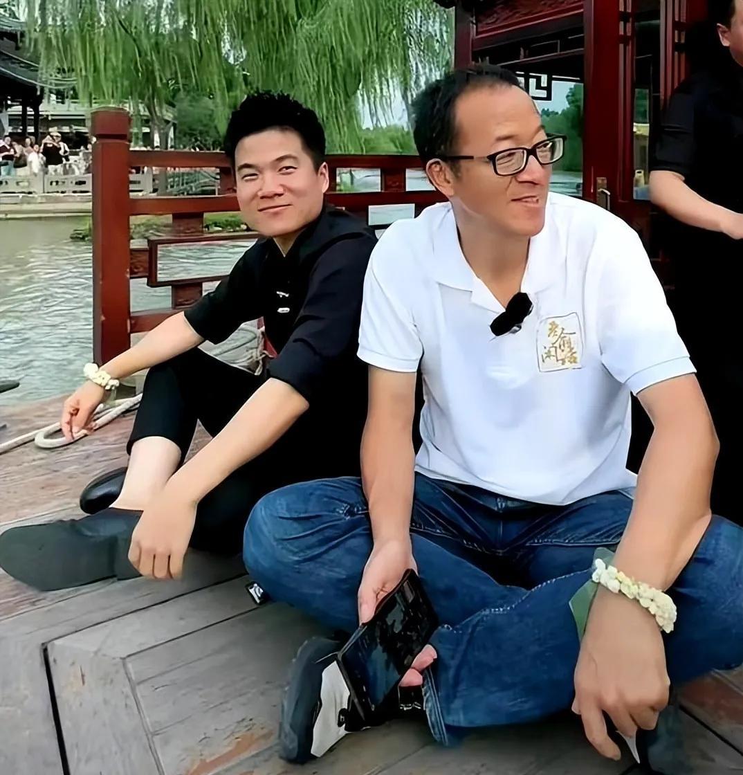 刚看到一条董宇辉粉丝发的帖子：是金子总会发光的，董宇辉不是俞敏洪挖掘和培养的，如