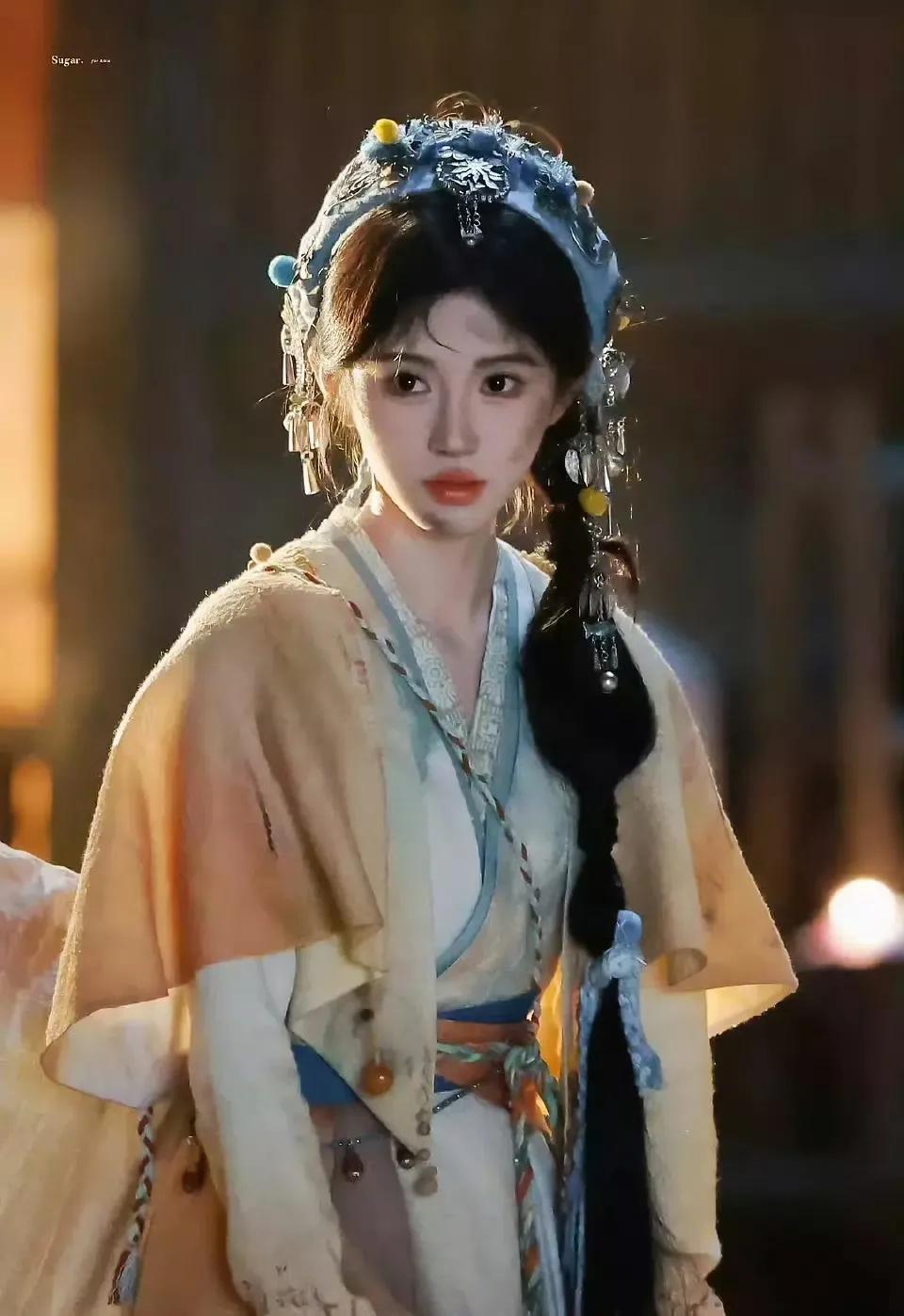 总有人说鞠婧祎为了美改妆造，不往脸上抹黑，可是人家抹黑了也还是这么美啊[捂脸哭]这