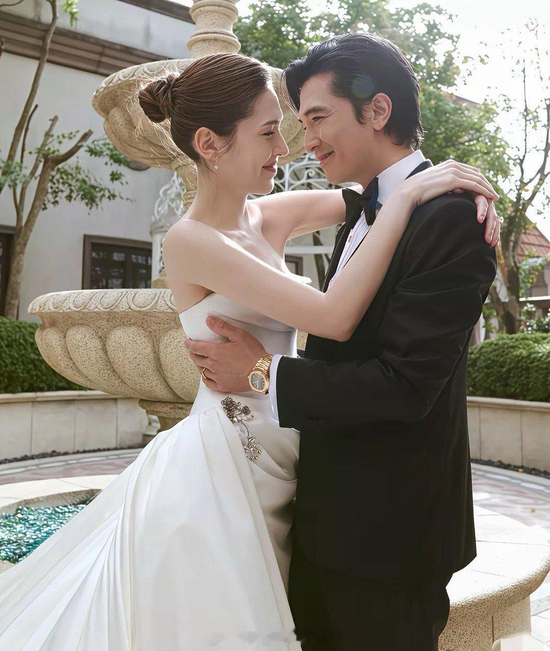 肢体语言骗不了人，许玮甯爱惨了邱泽。