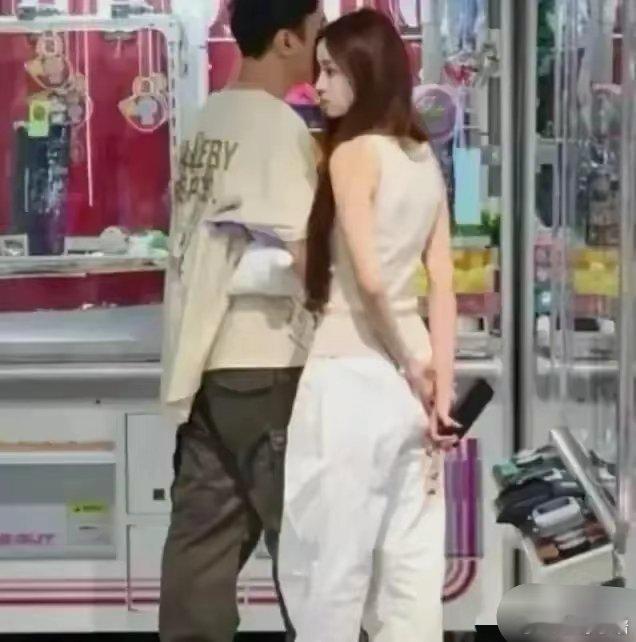 王思聪罕见长情，21岁神颜懒懒，凭啥让他停下换女友的脚步？​​​