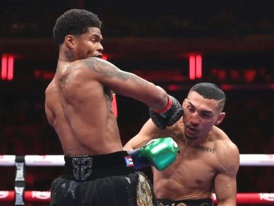 一周拳坛新闻一、2月1日（周日），美国拳手史蒂文森12回合完胜洛佩兹，夺得WB