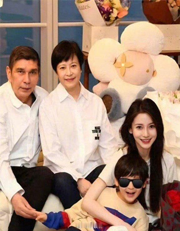 小海绵一出生就是顶流待遇鼻姐真的把小海绵养的很好​​​