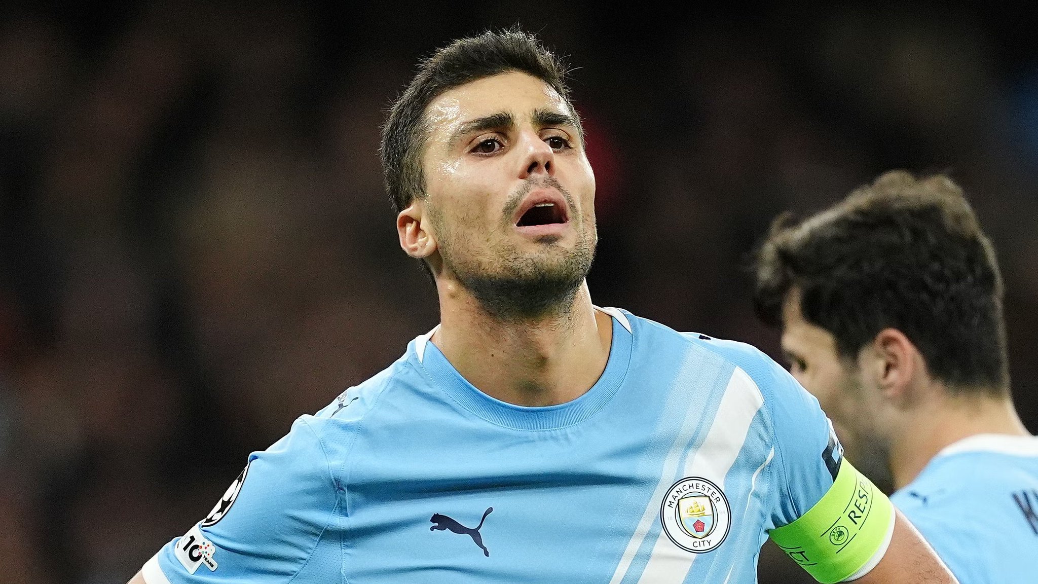 阿斯：皇马正在寻找一名中场球员，目前已有几名球员的名字被列入候选名单。→罗德里→