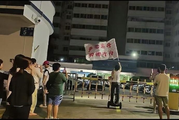 海口公安视频还原女子驾车拖猫事件不知道要到什么时候才能好好管管这些人，也不知道什