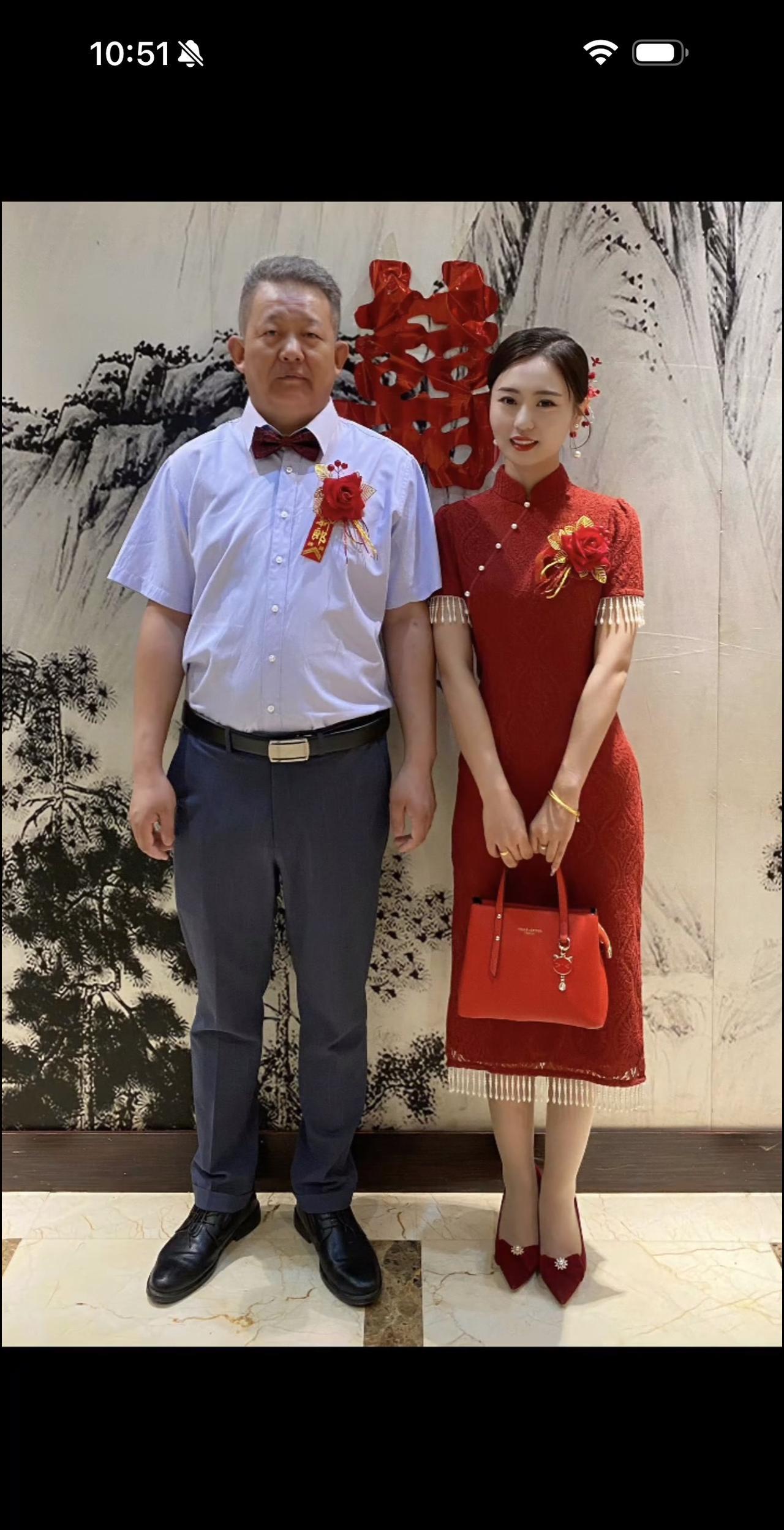 我嫁给了爱情站在婚礼现场，看着身旁的他，我的心满是安宁与幸福。曾以为爱情是缥缈