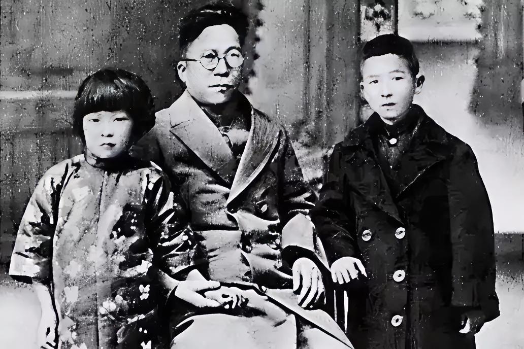 1956年，台北一家医院里，曾经让人闻风丧胆的“军统巨枭”毛人凤收到了一篮水果。