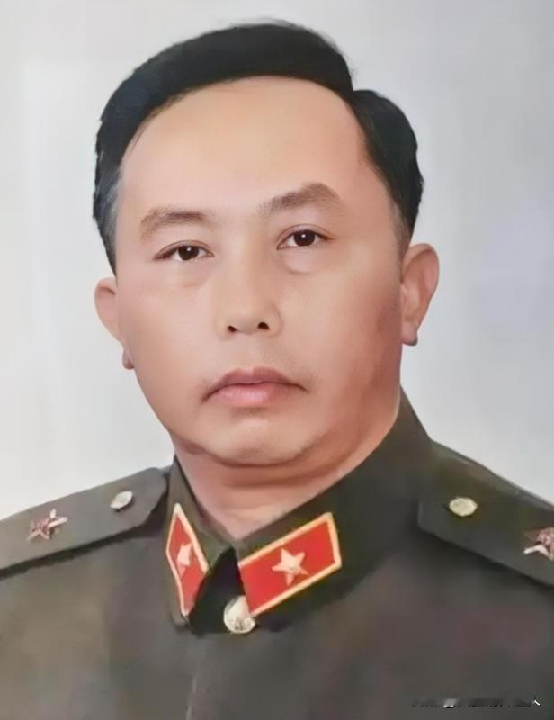 何其宗，自卫反击战英雄，1990年荣升中将，却在56岁时突然退役，定居四川营山，