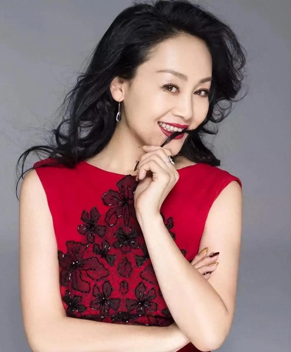 著名女演员王姬因多部电视剧的精彩演绎深受广大观众的喜爱，如今虽然已经64岁，看上