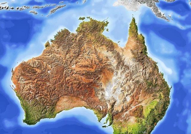 加拿大面积比澳大利亚大，但实际能用的地还不如澳洲。加拿大近一半是冻土，人全挤在美