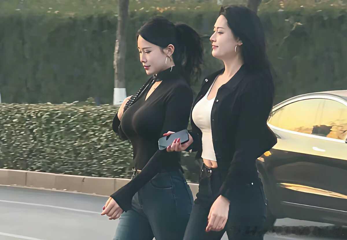 感受一下山东女人的身高，这就是过膝靴的权威吗？​​​