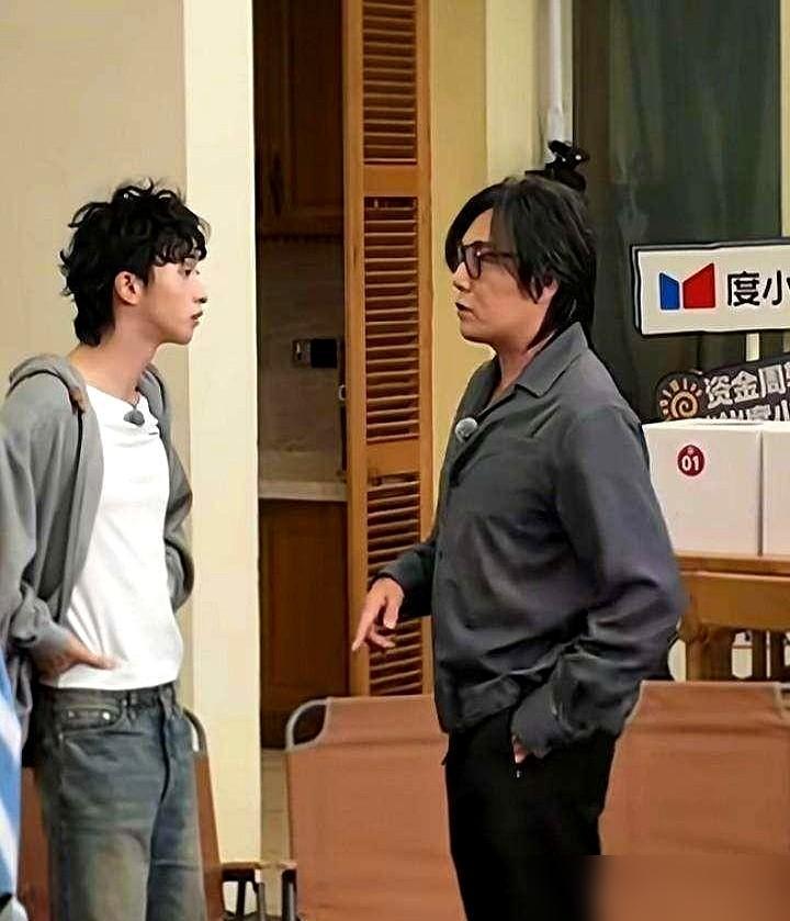 一张嘴，就划清了血缘的结界。秦昊公开说“米粒和他”，庾澄庆谈起“哈密瓜和哈宝