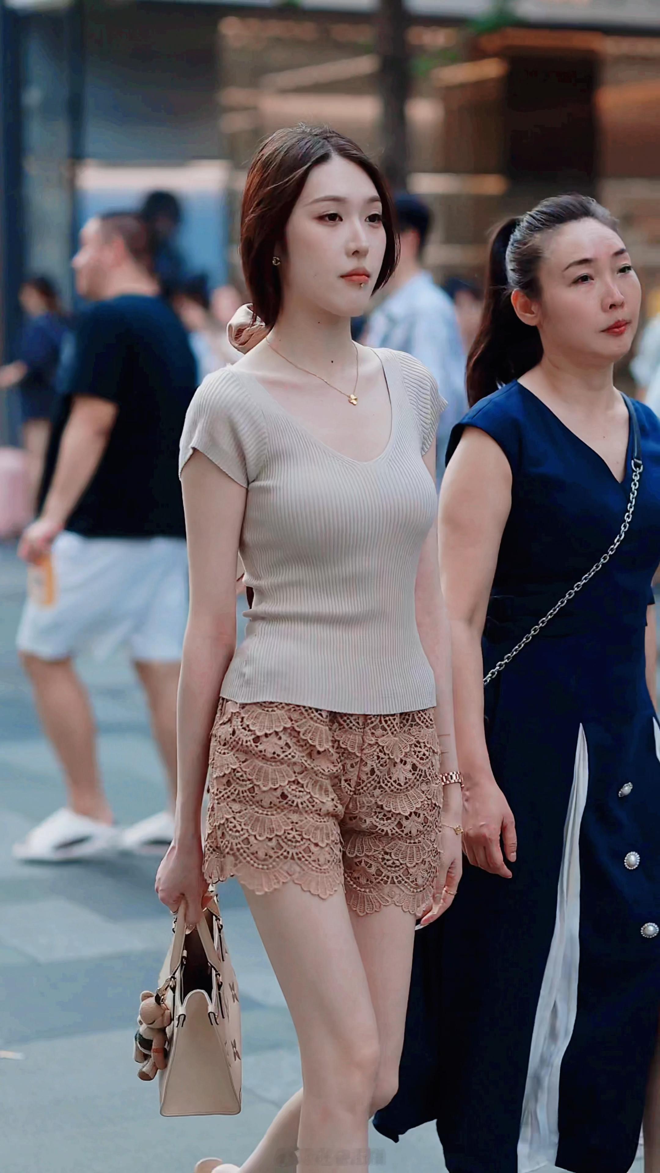 【成都街拍】你爱上哪个小姐姐？丨摄影拍照每日穿搭