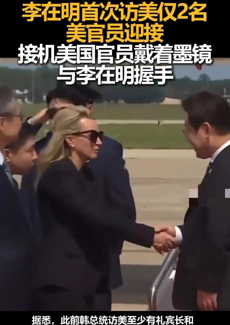 李在明热脸贴冷屁股去美仅2名官员迎接，更让李在明难以接受的是，美国直接丢出一份
