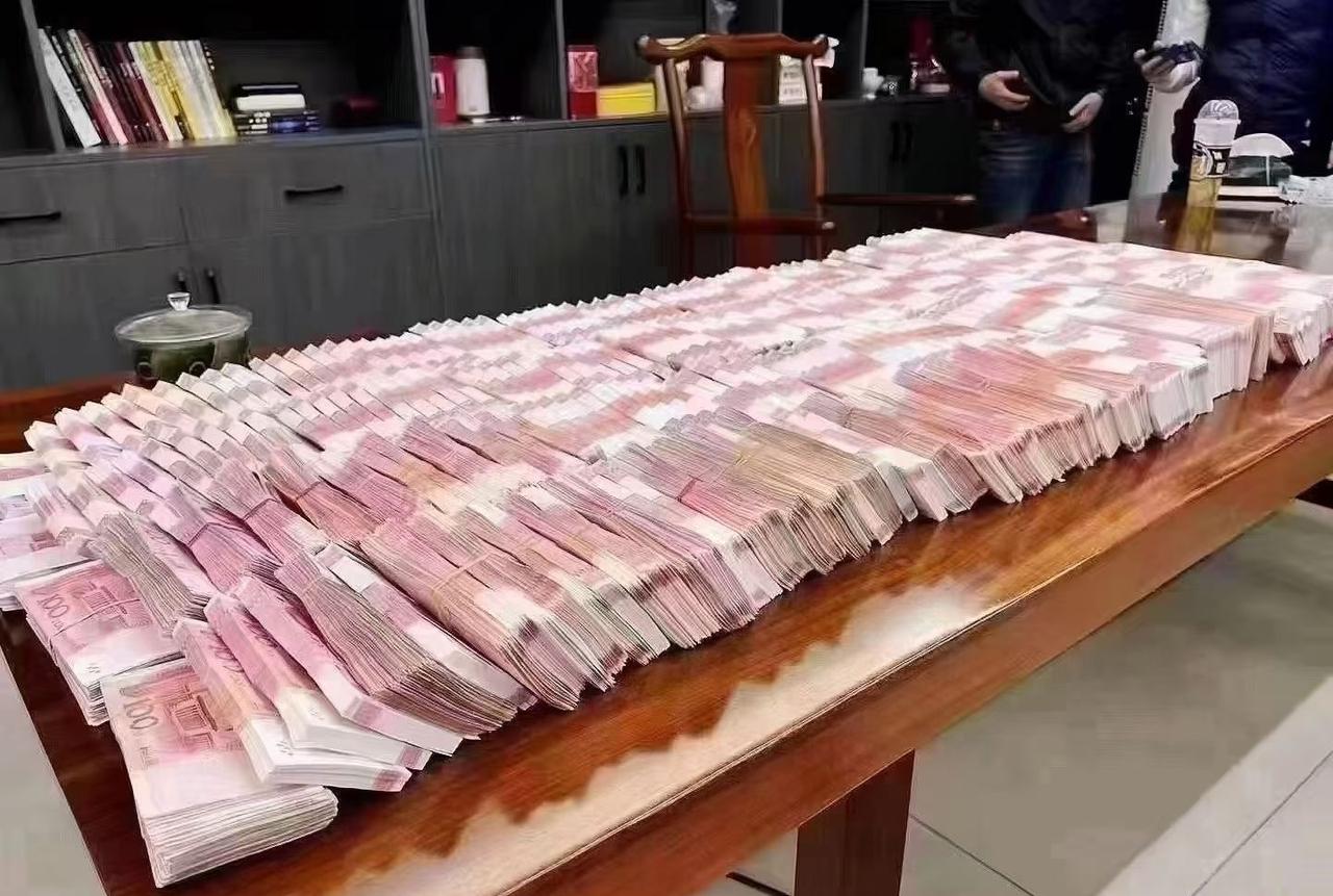 1000万存银行年息17.5万？低利率时代“躺平”真没那么易网上吵得火热的