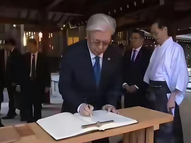 哈萨克斯坦的稀土运往日本最佳线路是南下经伊朗转运，成为打破我们稀土控制的所在，我