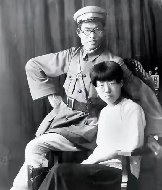 1940年延安，朱仲芷带六子主动离婚，多年后才知她多清醒1940年，延安，
