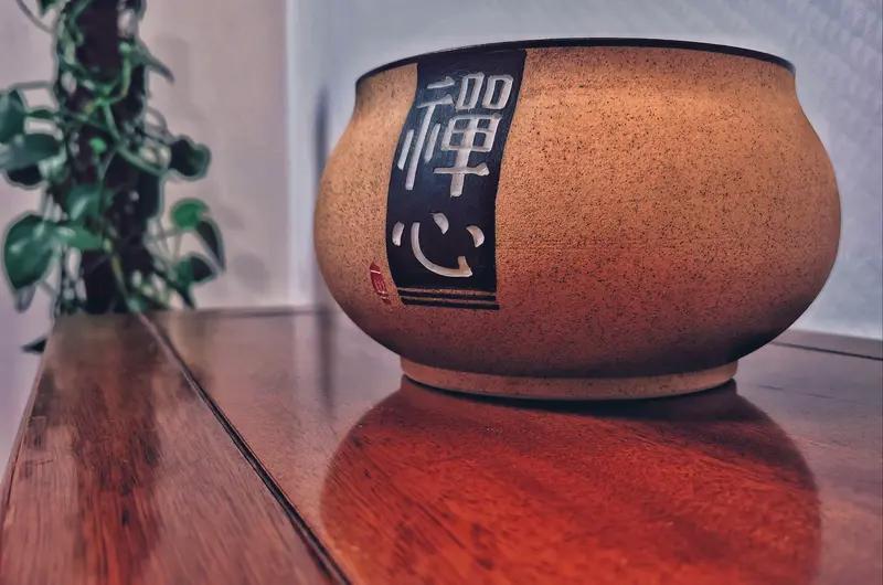 退役军人，是包括八九年前的退伍战士转业干部及后面的军官转业，战土安置和回乡务农的