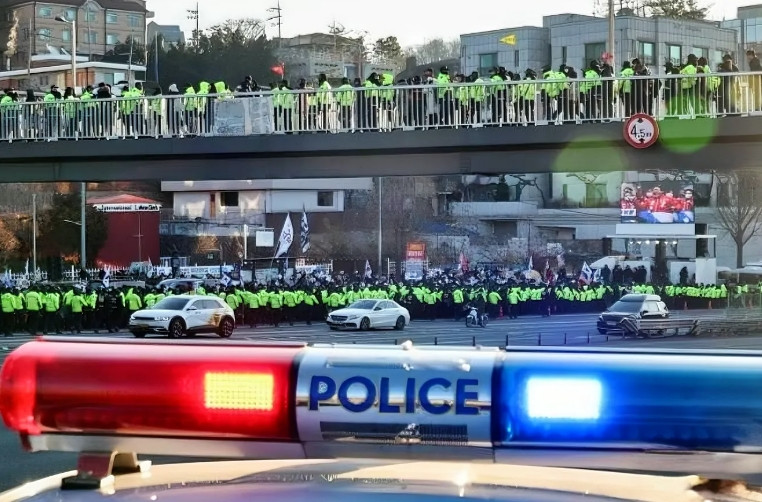 逮捕尹锡悦警卫处次长当地时间1月14日，韩国法院签发对总统警卫处次长金成勋的逮