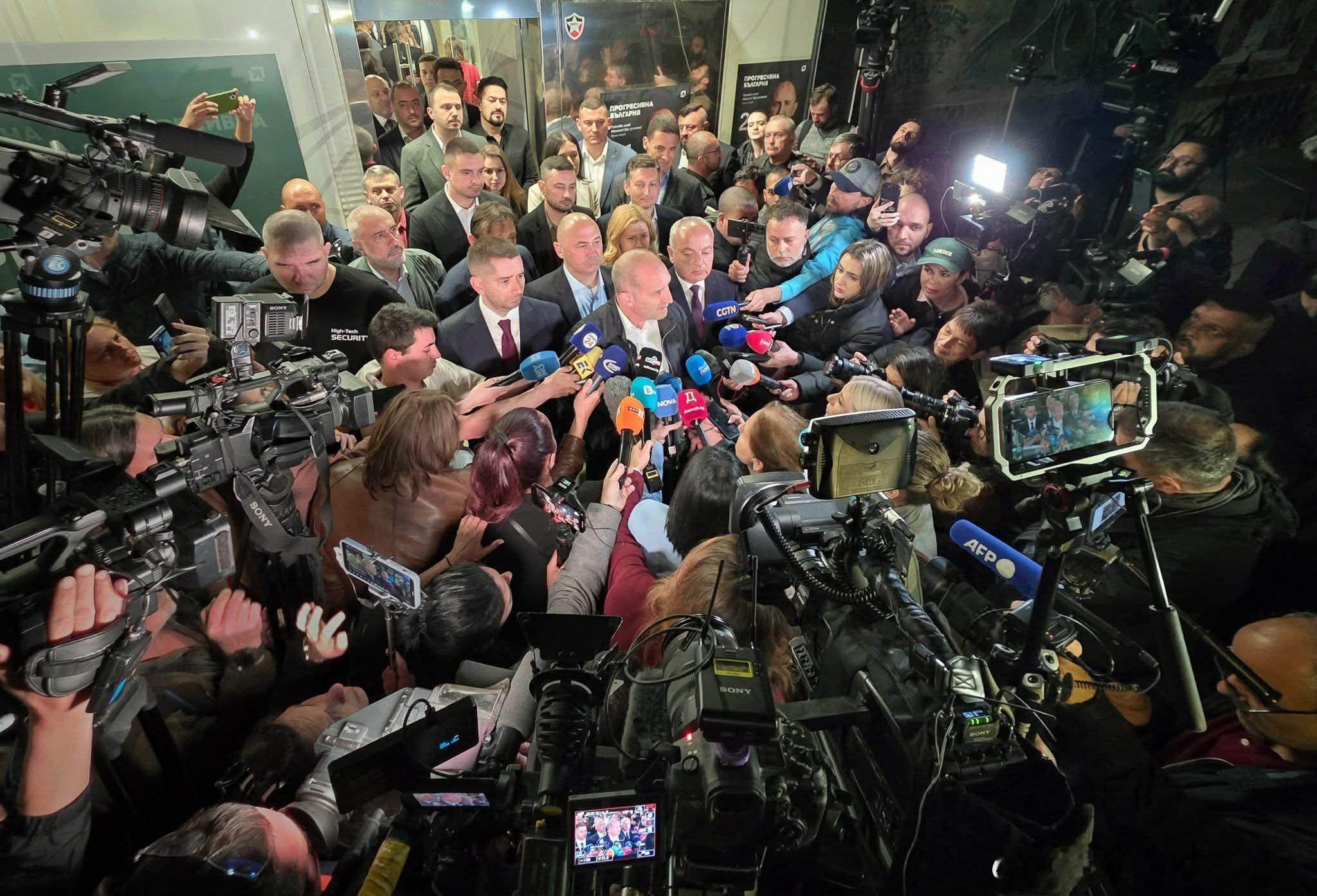 保加利亚亲俄政党在选举中取得压倒性的胜利。亲俄政党预计会在议会获得55%的席位