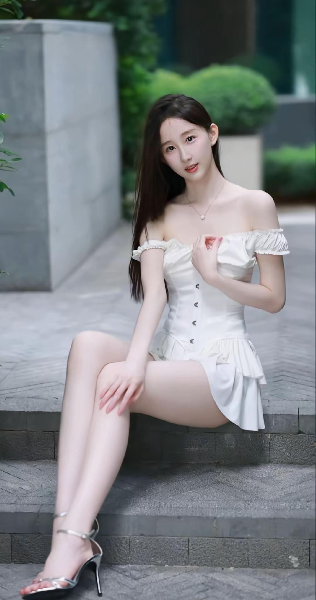 异性之间的吸引是爱情还是本能?真相是：本能搭台，爱情唱戏。初见时的心跳加速
