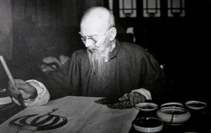 黄永玉带着40多只螃蟹，前去拜访大前辈齐白石。老人家开心得合不拢嘴，亲自开了上锁