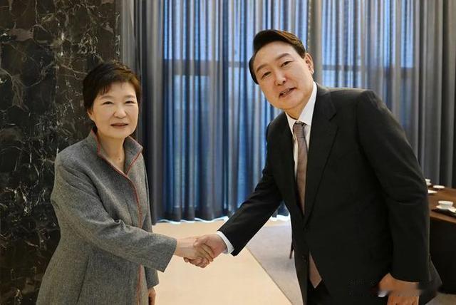 尹锡悦伪证罪一案被判无罪与朴槿惠一点关系也没有，尹锡悦与朴槿惠同党不同派，先斗后