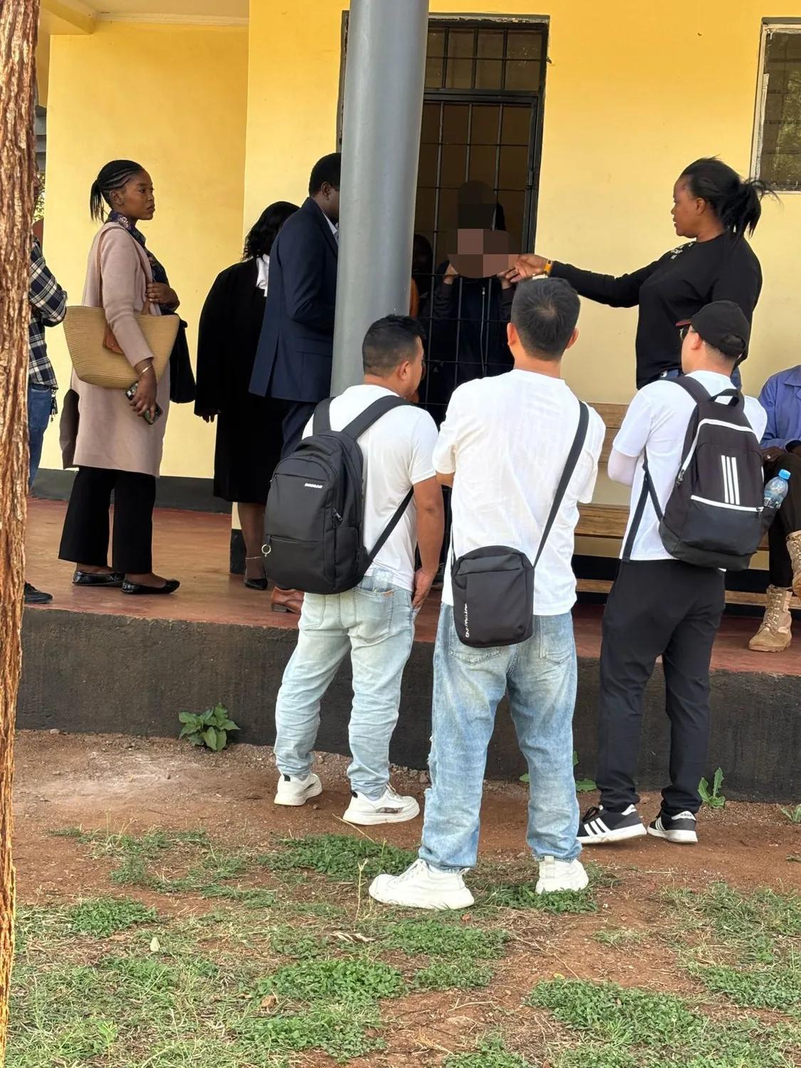 直接认怂，想私了！1月25日，在坦桑尼亚遭同胞赵某洋绑架殴打的博主曾先生向记者