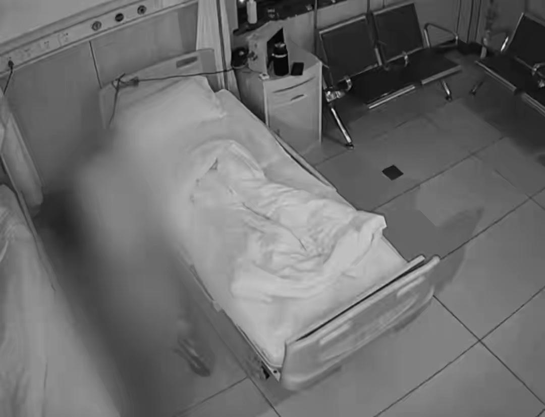 委屈不？浙江温州，一男子大半夜结石犯了。他去医院急诊，治疗结束后，他恳求护士让他
