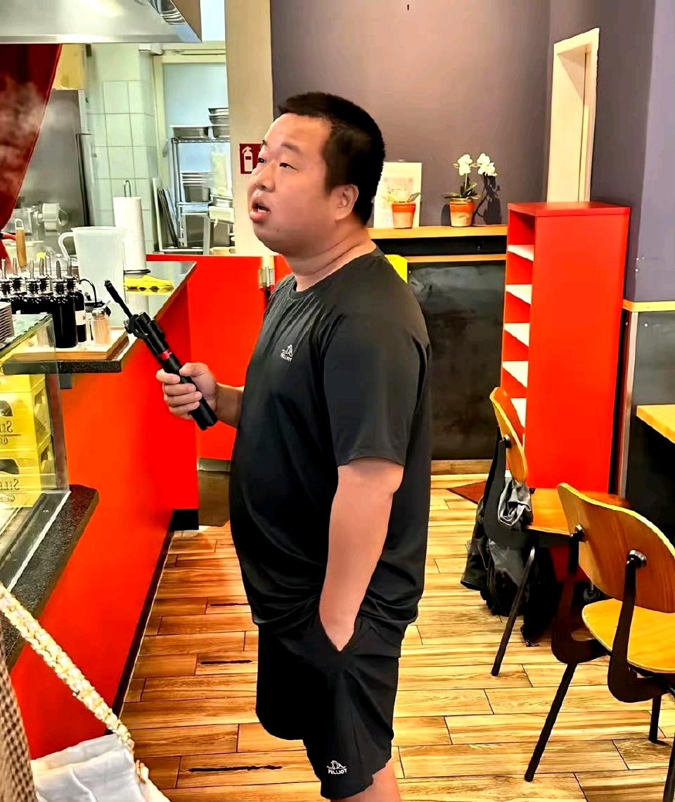 有人说蓝战非这事反转了这算啥反转？凶手出来自曝，二人所曝出的细节有所不同: