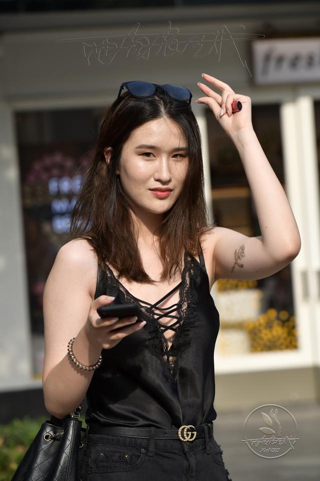 阳光下的黑玫瑰约拍新来的同事小姐姐