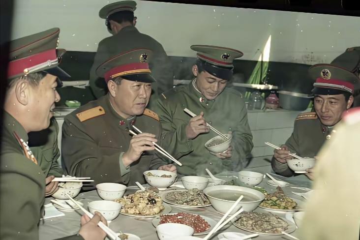 士兵：今天的菜虽然花样多，但是我今天好像丧失味觉了一样，从头到尾我就没吃出哪个甜