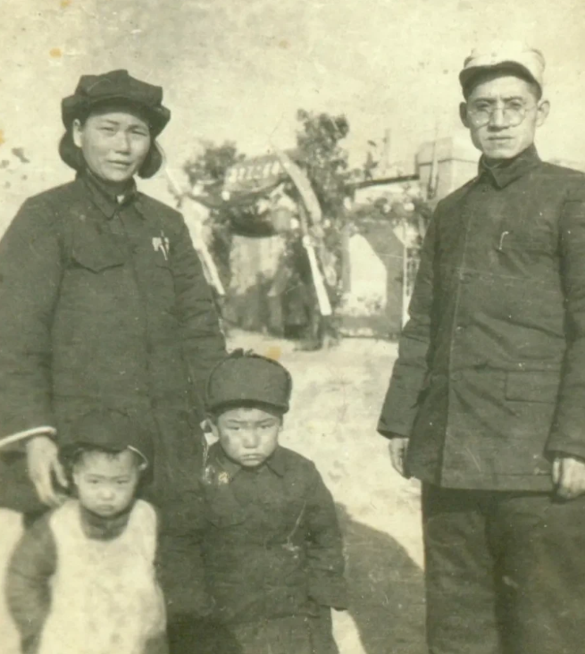 1937年，太原兵工厂的刘贵福，听说八路军打了胜仗，就带16个工友投奔八路军，谁