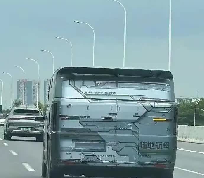 这车刮了没法喷漆，就是我不买它的原因