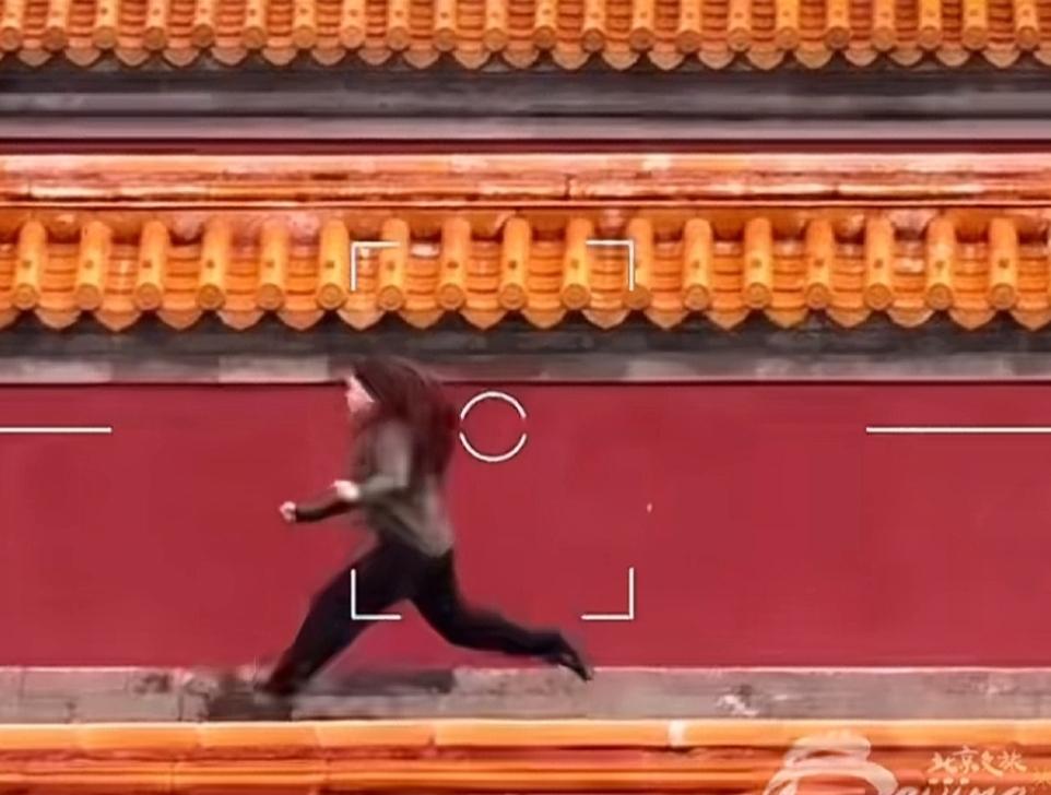 北京地坛火了!红墙黄瓦间“跨栏跳墙”,这波京味酷玩比天坛还吸睛。提起北