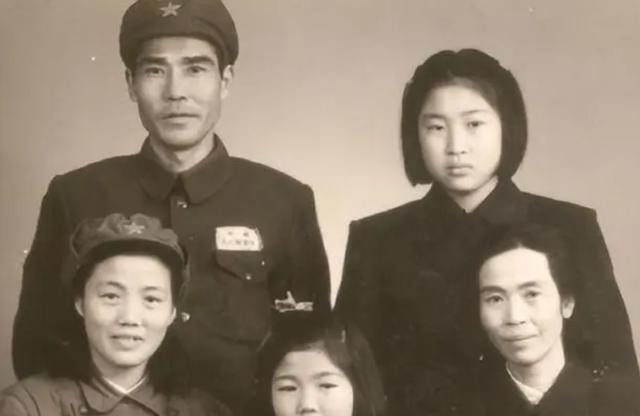 1984年贺子珍病重，贺敏学到医院探望，对医生说：用药，我出药费贺敏学，这位