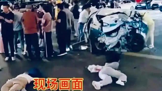 福州五一广场附近突发重大车祸