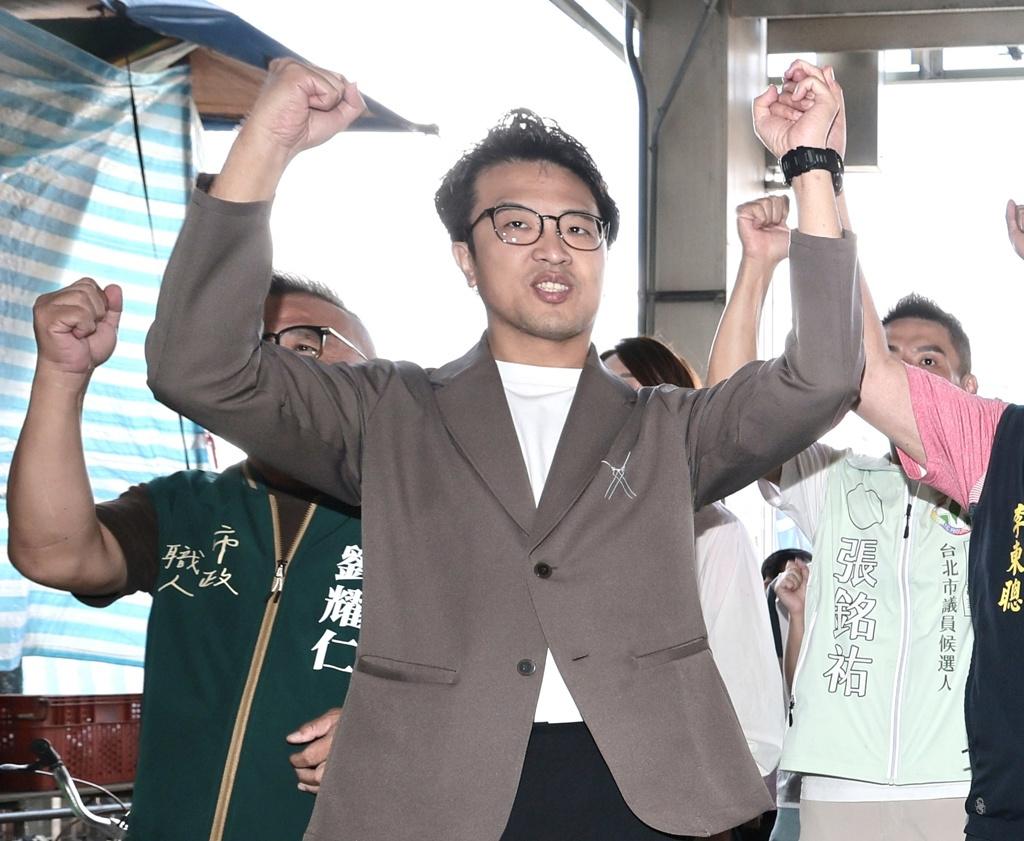沈伯洋不承认自己说过“毒品除罪化、社区提供毒品”，蓝营人士打脸民进党台北市长参